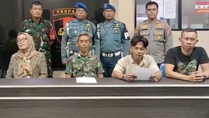 VIDEO: Kopral TNI AL Hajar Sopir Gran Max Pikap di Jalan, Korban Minta Maaf Video Pemukulan Viral