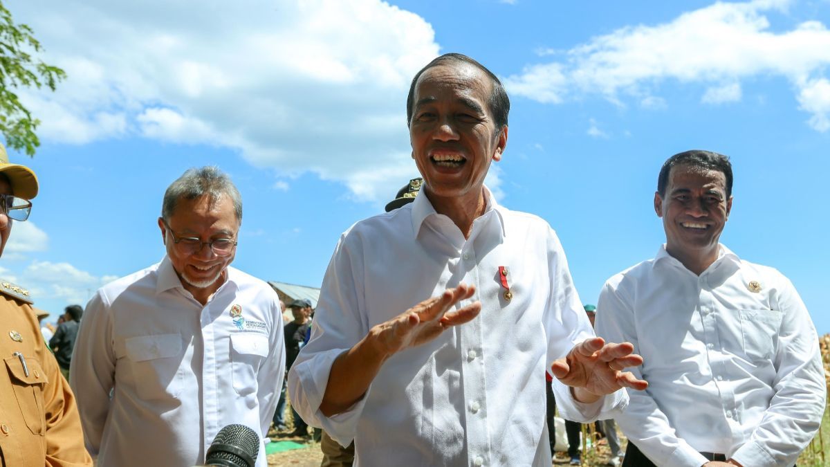 Panen Jagung di Sumbawa Bersama Mentan, Presiden Sebut Hilirisasi Jadi Langkah Strategis Stabilkan Harga