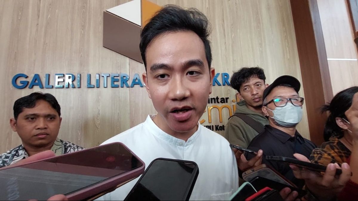 Hadiri Pleno Penetapan Kursi Anggota DPRD Solo, Gibran Janji Rangkul Semua Partai