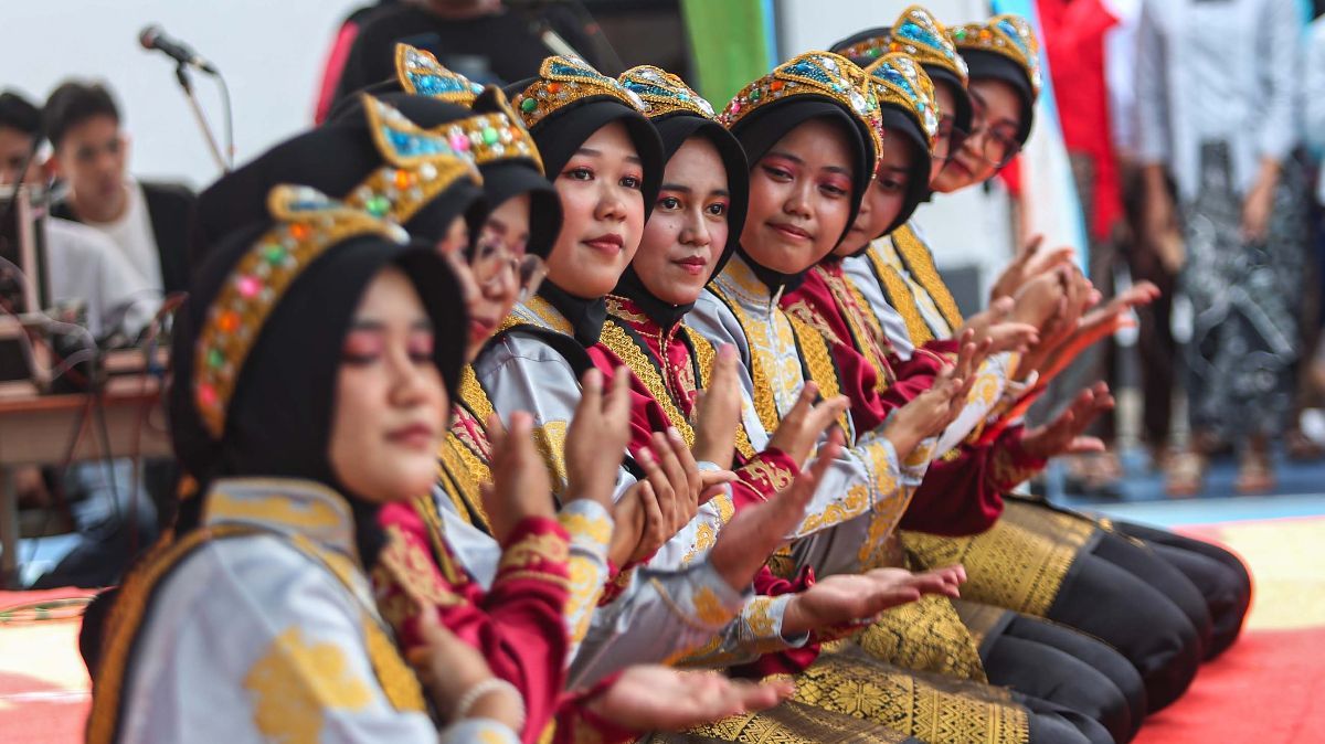 FOTO: Kreativitas Siswa SMKN 38 Jakarta Semarakkan Hardiknas 2024 dengan Pentas Seni Budaya