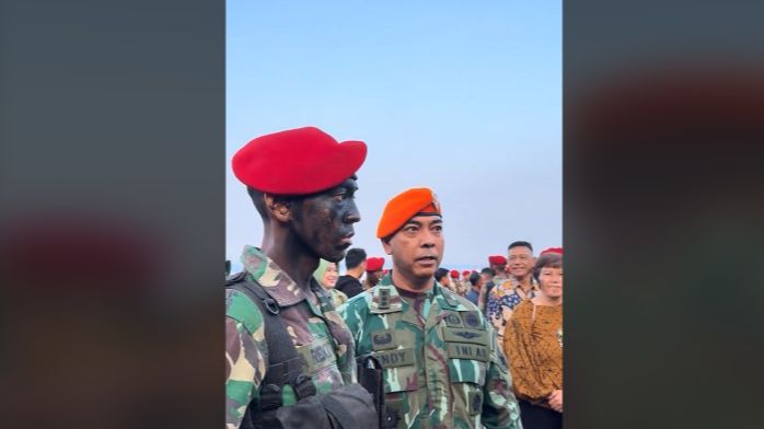 Mayjen Djon Afriandi Salami Prajurit Kopassus Usai Pembaretan, Ternyata Anak Perwira TNI AU