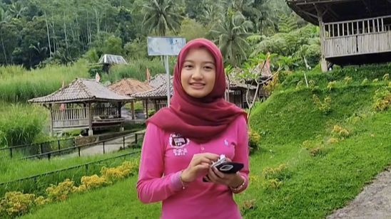 Cantik dan Putih, Wanita Ini Sukses Beternak Domba Dengan Gaya Baru