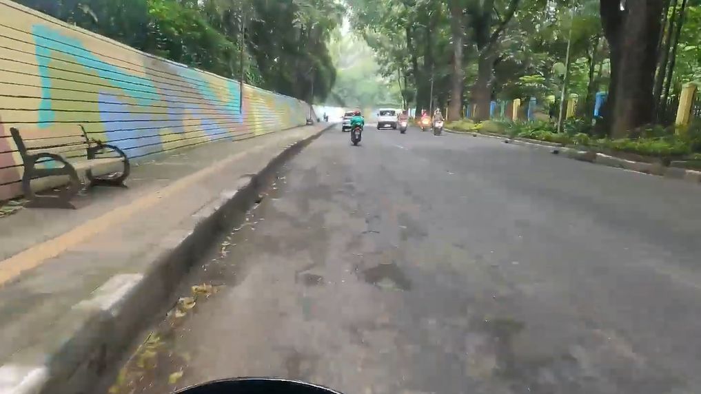 Urban Legend di Jalan Babakan Siliwangi Bandung, Ada Boneka Gantung yang Konon Melindungi Pengendara