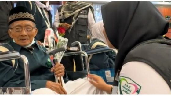 Momen Mbah Hardjo Jemaah Haji Tertua Indonesia yang Berusia 110 Tahun Tiba di Madinah, Penuh Semangat