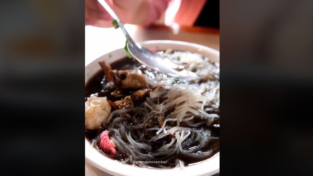 Mencicipi Mi Sop Hitam, Kuliner Populer Khas Binjai yang Terbuat dari Rempah-Rempah Asli