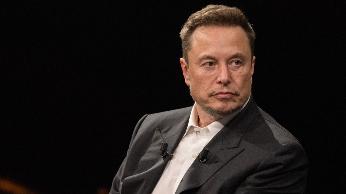 Datang ke Bali, Momen Elon Musk Diduga Curiga dengan Burung yang Terbang di Sekelilingnya Jadi Sorotan