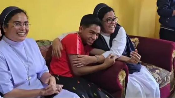 6 Potret Betrand Peto Melepas Rindu dengan Keluarga di NTT saat Pulang untuk Melayat Nenek yang Baru Meninggal