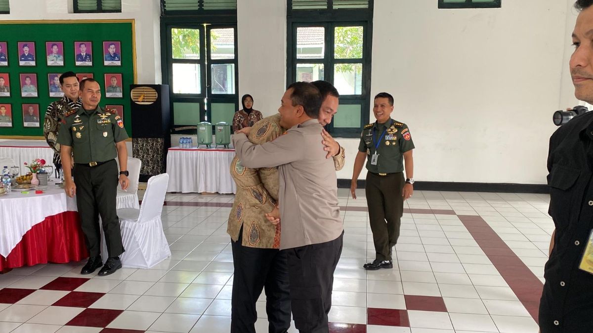 Momen Hendi dan Ahmad Luthfi Berpelukan Di Tengah Hangat Isu Pilgub Jateng 2024