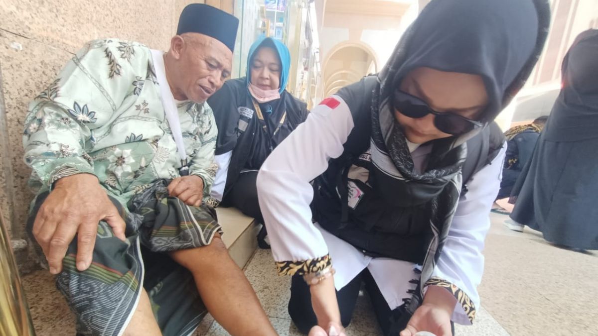 Lupa Simpan Sandal, Kakek Siran Nekat Pulang Tanpa Alas Kaki dan Berakhir Melepuh