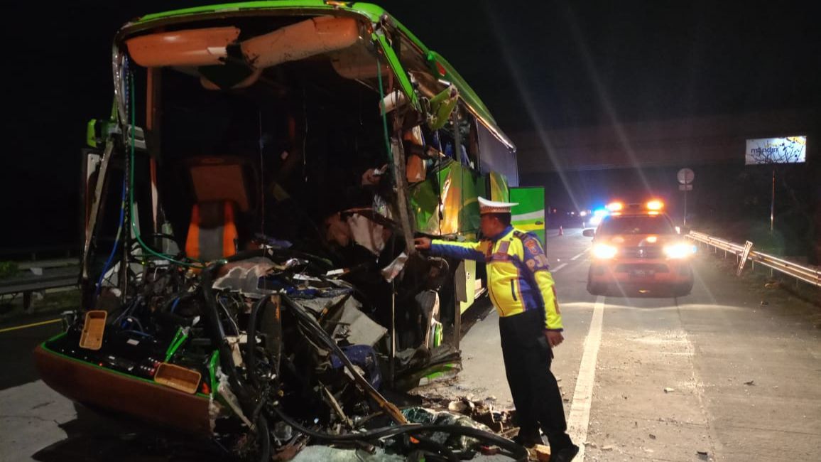 Kronologi Kecelakaan Bus Pariwisata Bawa Murid SMP PGRI 1 Wonosari di Tol Jombang, Tewaskan Kernet & Guru