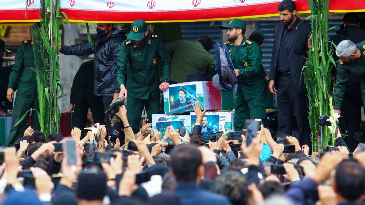 VIDEO: Detik-Detik Pemakaman Presiden Ebrahim Raisi Diantar Ribuan Warga Iran