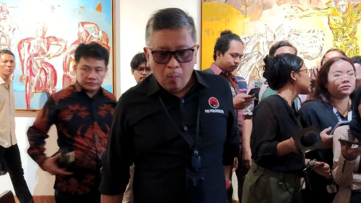 Hasto Ungkap Alasan Tak Undang Jokowi ke Rakernas PDIP