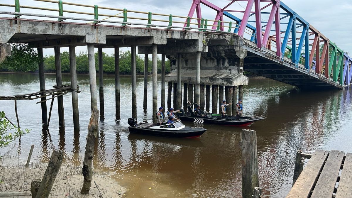 Jembatan di Kepulauan Meranti Ambruk, Warga dan Polisi yang Berjaga Berhamburan