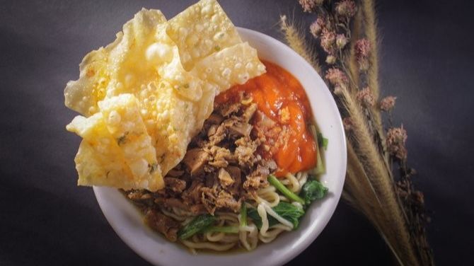 6 Resep Mie Ayam ala Abang-abang dengan Minyak Bawang yang Nikmat, Gurih dan Menggugah Selera