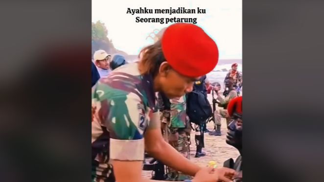 Momen Anggota Kopassus Berambut Gondrong Pasangkan Baret Merah ke Anaknya saat Pelantikan, Sosoknya Jadi Perhatian