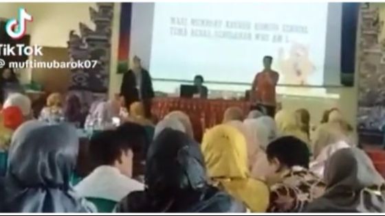 Viral Detik-Detik Seorang Pria Meninggal saat Sedang Stand Up Comedy dengan Bahasa Jawa