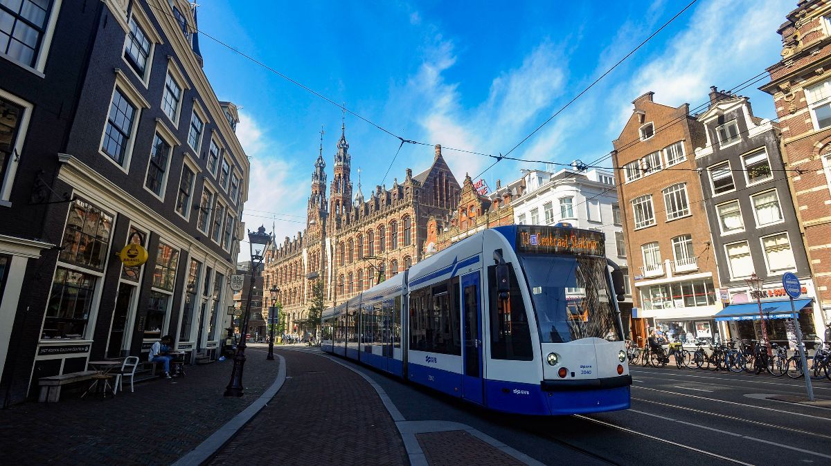 FOTO: Menjelajahi Amsterdam dengan Transportasi Trem yang Ikonik