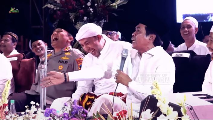 ⁠⁠Tawa Ngakak Irjen Ahmad Luthfi saat Diroasting Anwar Zahid, “Kamu Bukan Akpol kok Bisa Jadi Jenderal, Bagaimana Ceritanya?”