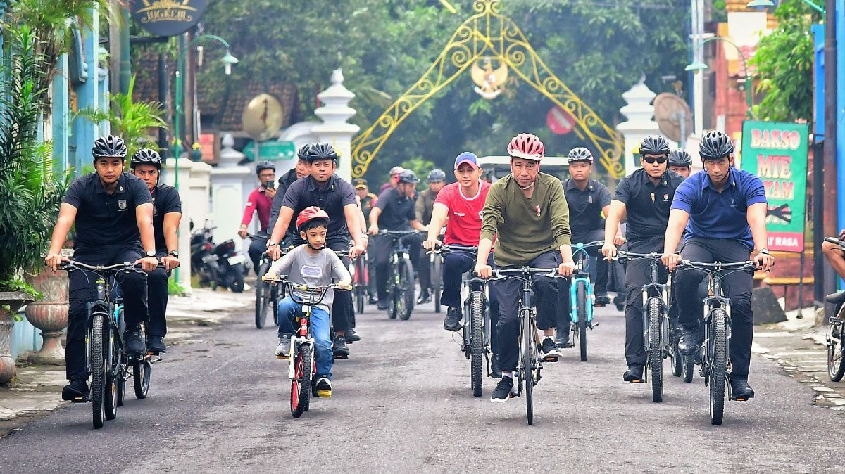 Momen Jokowi dan Jan Ethes Gowes Bareng di Yogyakarta