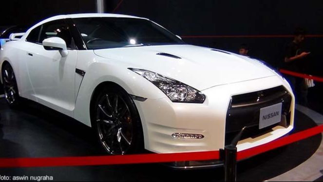 Harga dan Spesifikasi Mobil Nissan GT-R R35.