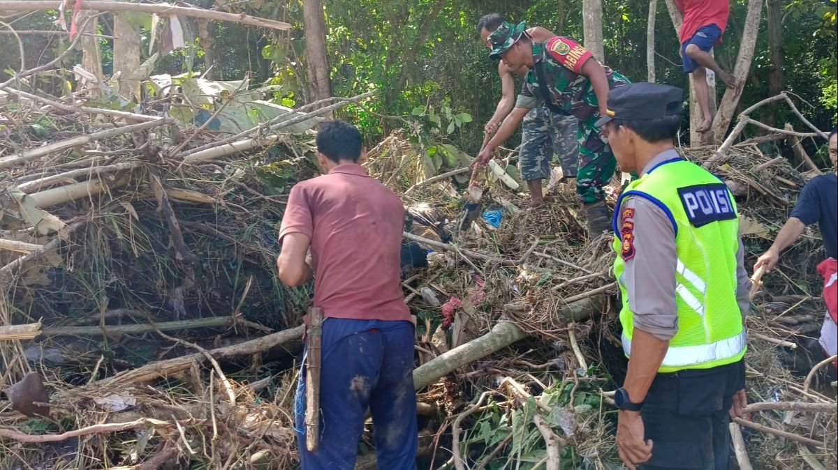 Mengerikannya Banjir Bandang OKU: Sapu Mobil Travel dan Penumpangnya, Hancurkan Dump Truk