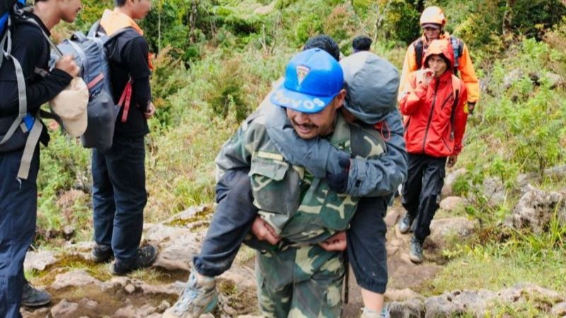 Insiden di Pos 9 Gunung Bawakaraeng: Dua Pendaki Wanita Dievakuasi Karena Hipotermia dan Kecelakaan