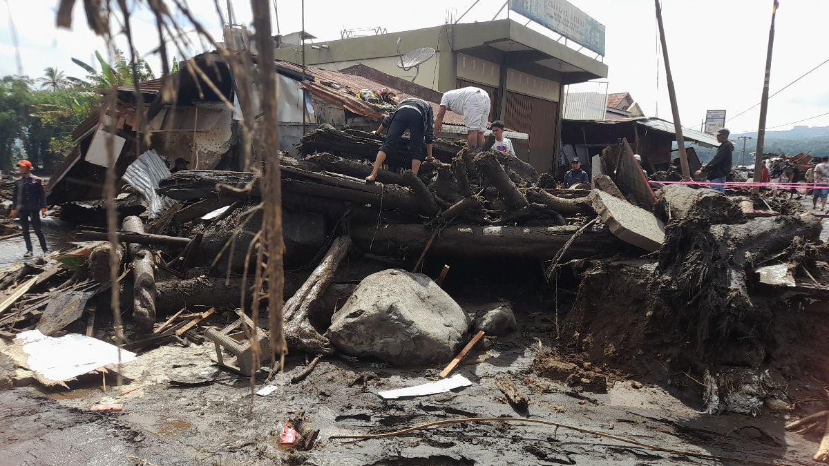 Cegah Aliran Air Tersumbat, BNPB Akan Ledakkan Batuan Sisa Banjir Lahar Gunung Marapi