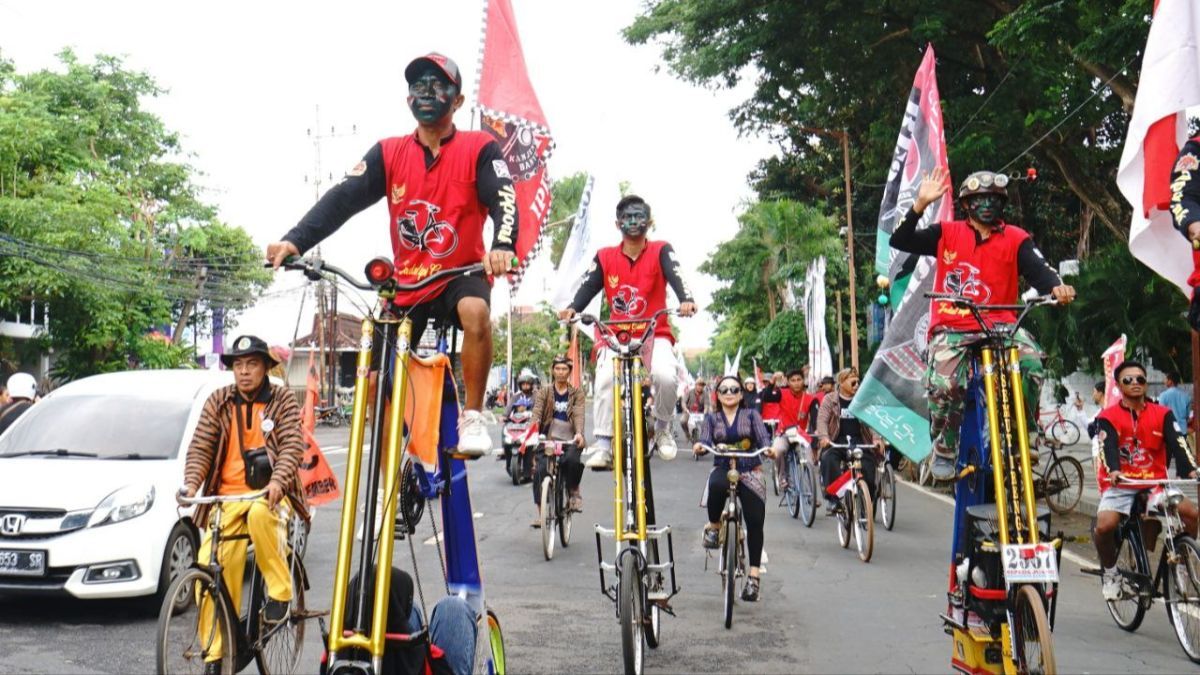 Ribuan Penggemar Sepeda Tua Kumpul di Festival Onthel Nusantara Banyuwangi