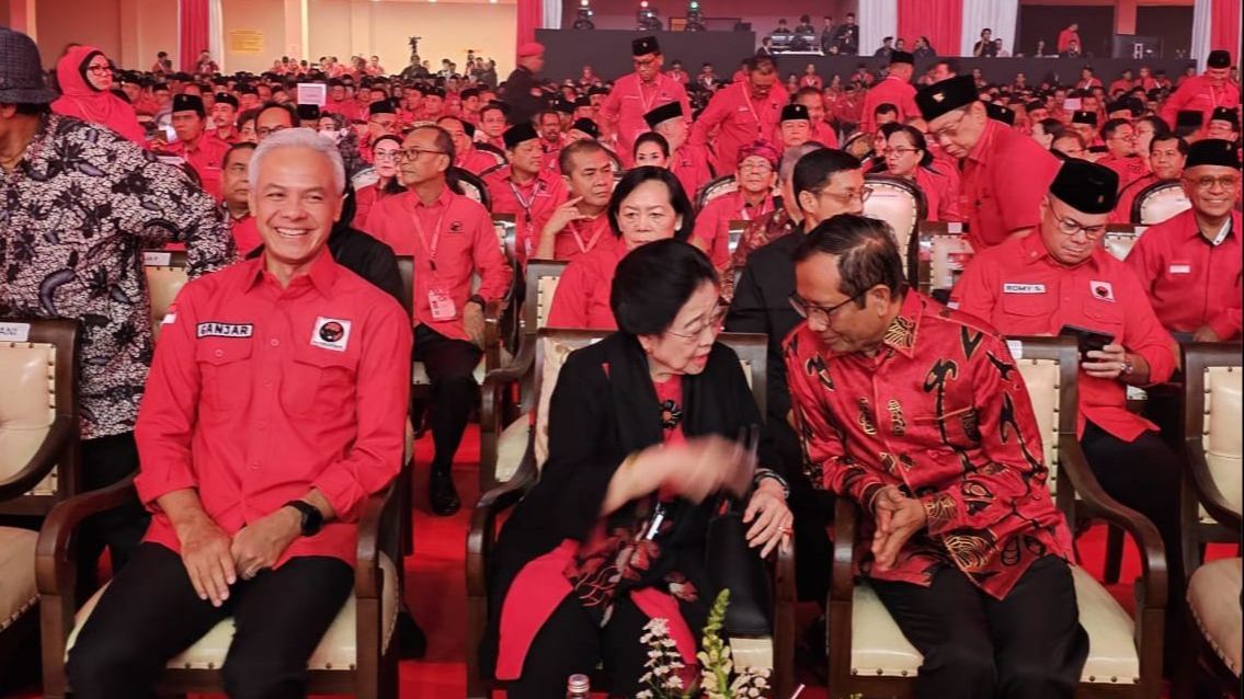 VIDEO: Ekspresi Datar Ganjar saat Puan Maharani Ucap Manis Terima Kasih di Rakernas PDIP