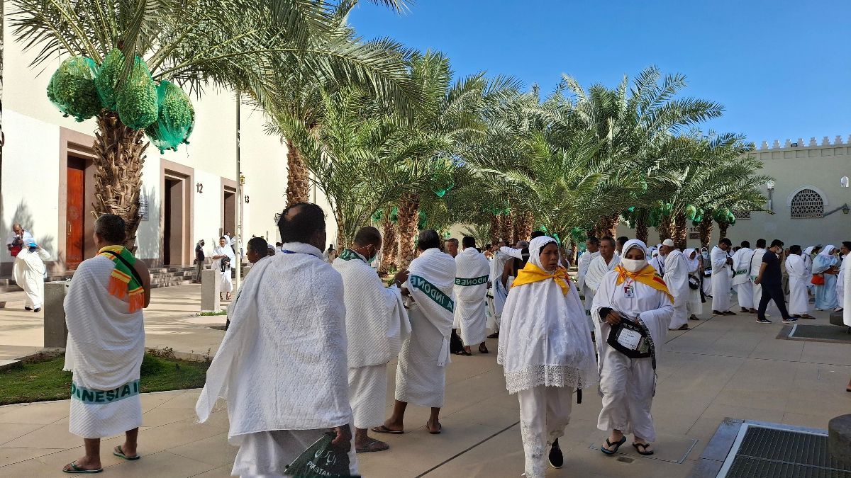 Sepekan Keberangkatan dari Madinah ke Makkah: Jemaah Laki-Laki Masih Banyak Pakai Kaus Kaki, Sarung hingga Sepatu