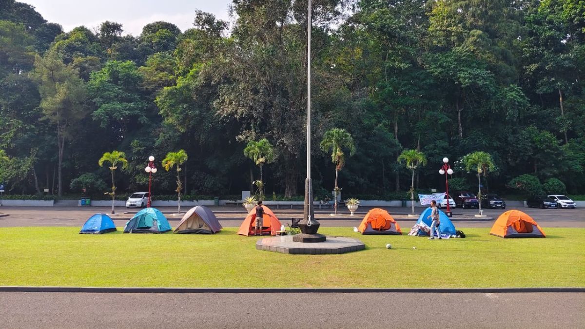 Protes Iuran Pengembangan Institusi, Mahasiswa Pilih Berkemah di Balairung UGM