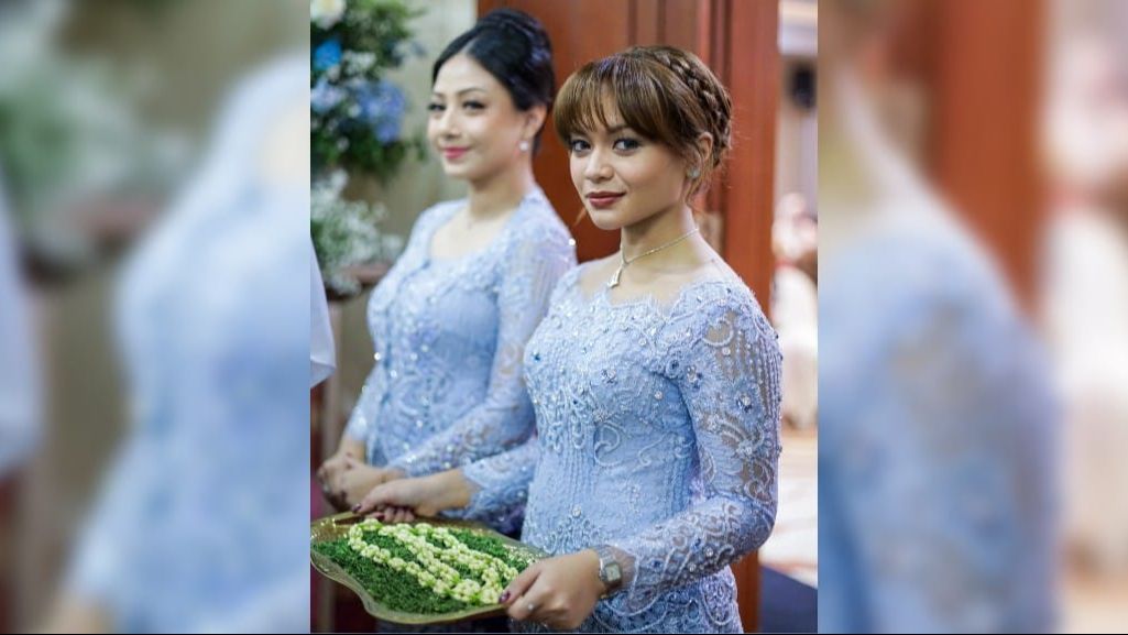 Tampil Berkebaya, ini Potret Cantik Amel Carla di Pernikahan Sang Kakak