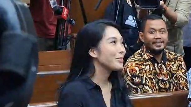 Nayunda Tiba-Tiba Lupa Cincin Pemberian SYL, Jaksa Bacakan WA Mr Bali ke Mrs Bali