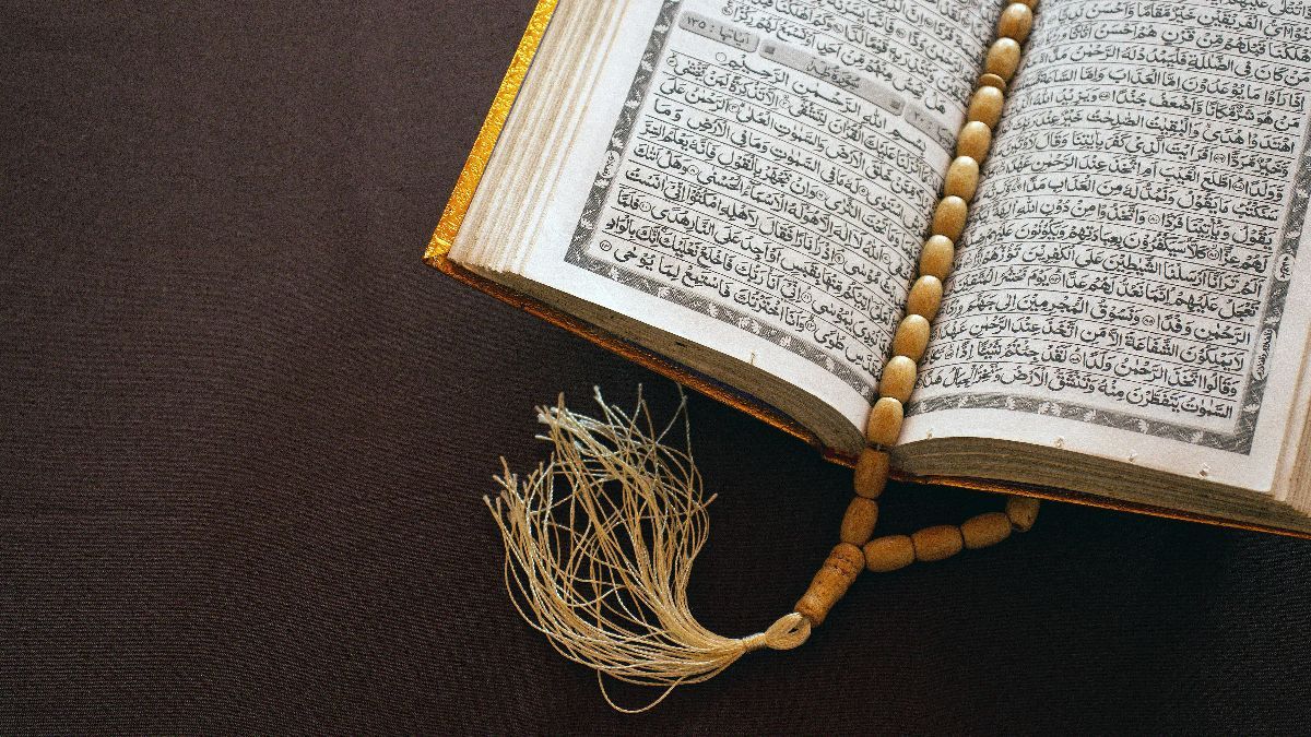 Doa Setelah Membaca Surat Al Waqiah, Lengkap Beserta Artinya