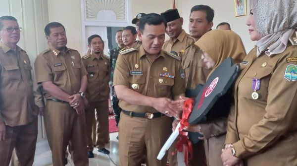 UU Desa Baru: Kades Dapat Uang Pensiun dan Tunjangan BPJS