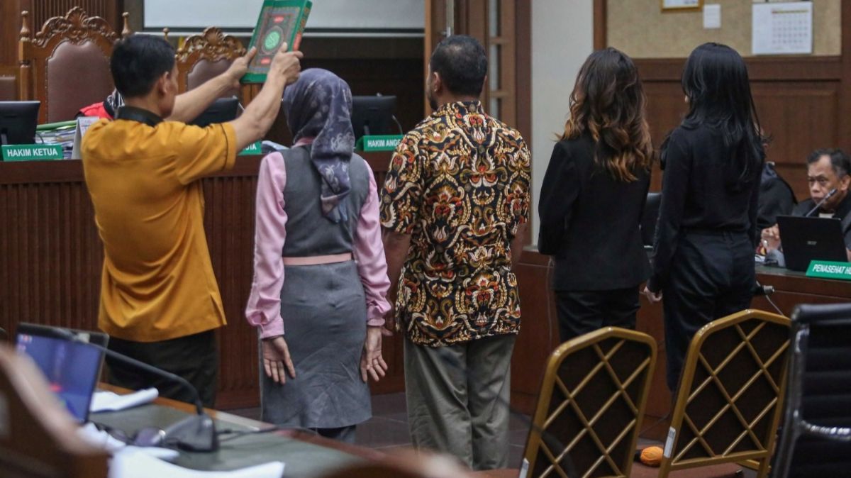 VIDEO: Hakim Cecar Biduan Cantik Nayunda Nabila di Sidang SYL 