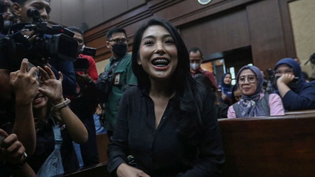 VIDEO: Kesaksian Biduan Cantik Nayunda Nabila, SYL Kirim Bunga dan Kue Ulang Tahun SYL