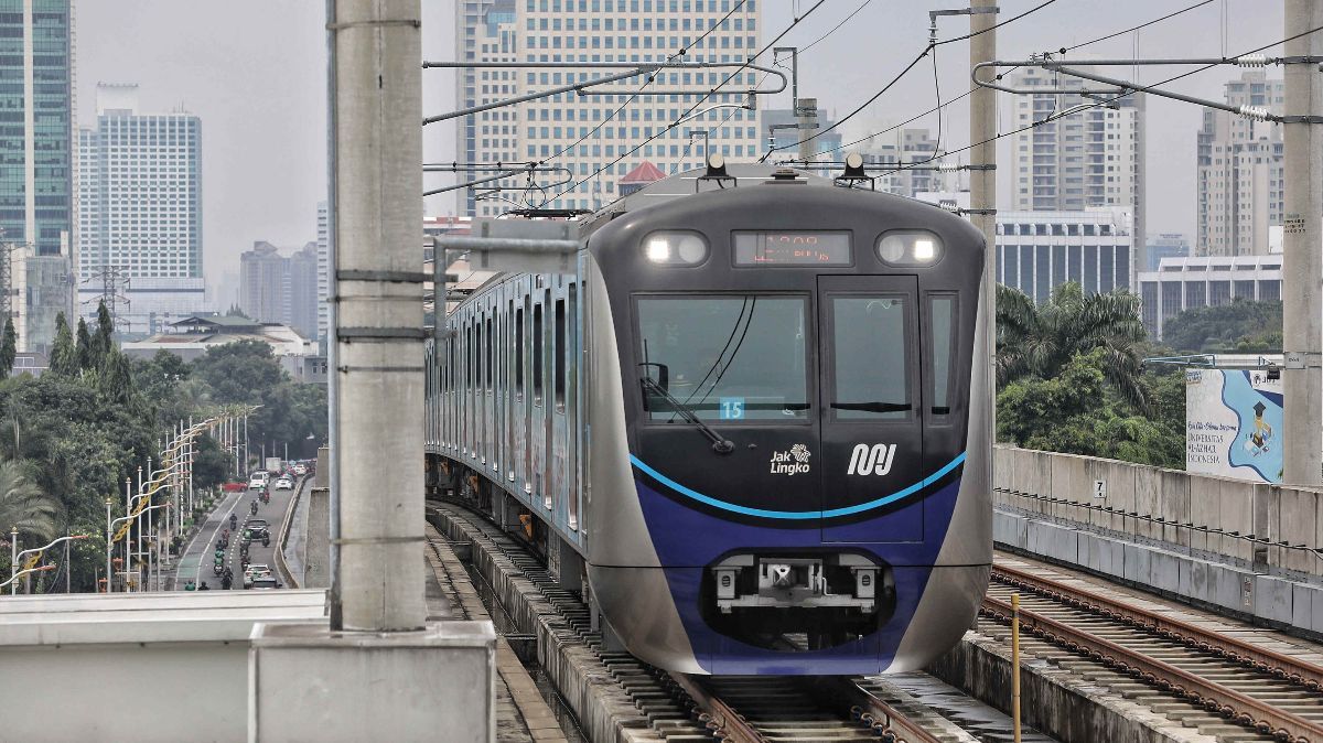 Crane Jatuh Menimpa MRT di Depan Kejaksaan Agung