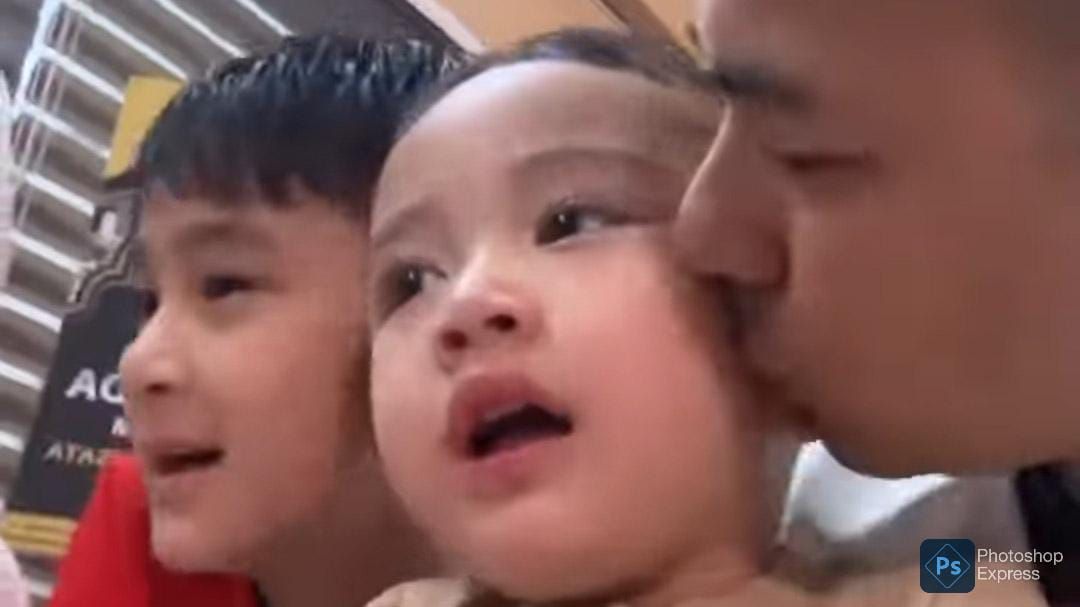 Momen Rayyanza Ngebet Ingin Melihat Ka'bah, Rafathar Malah Jahil Jilat Wajah Sang Adik