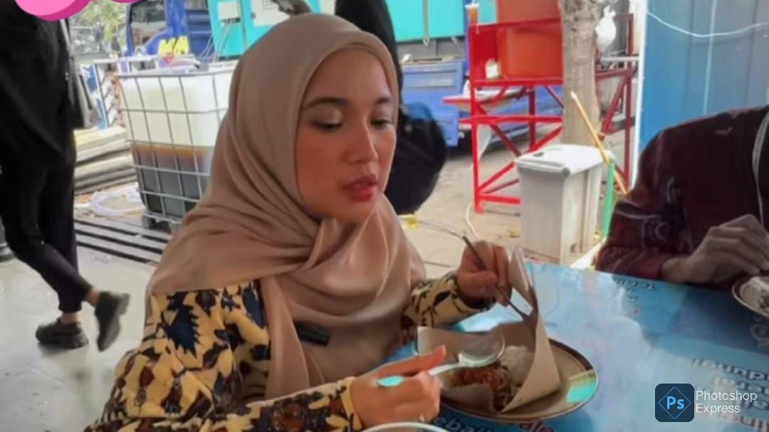 Jadi Istri Bupati Kendal, Potret Chacha Frederica Blak-blakan Tak Malu Makan di Pinggir Jalan