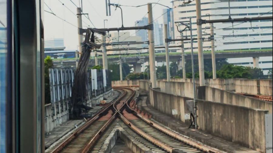 Crane Proyek Kejagung sudah Dibersihkan dari Rel, MRT Beroperasi Normal