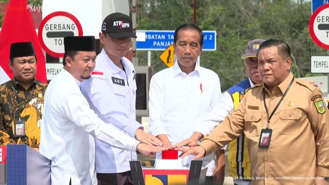 Telan Anggaran Rp4,8 triliun, Jokowi Resmikan Jalan Tol Pekanbaru-Padang Seksi 1 di Kampar