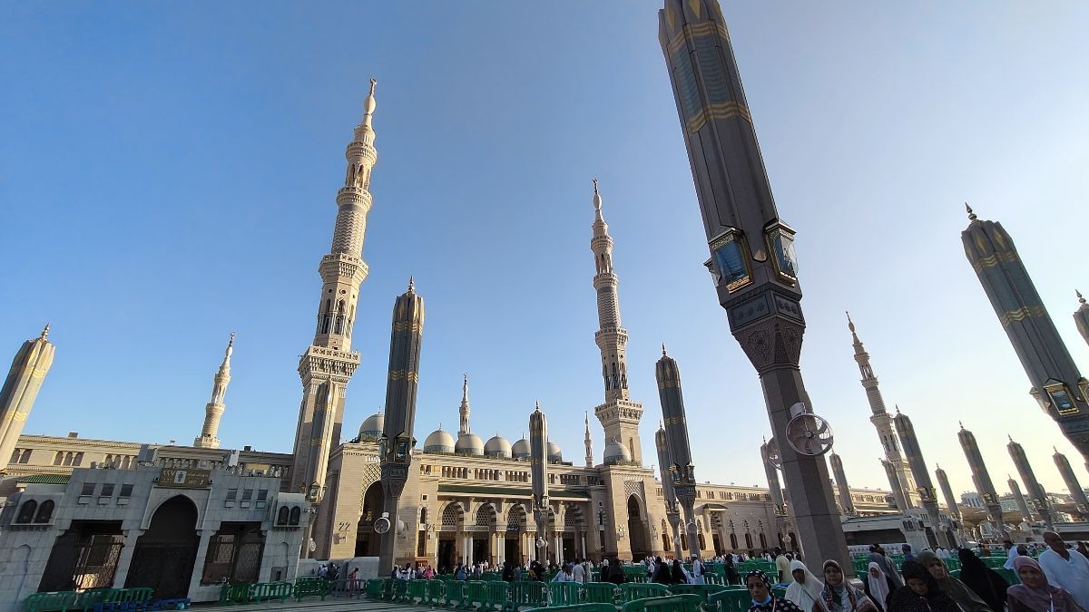 Begini Cara Dengarkan Khotbah Jumat di Masjidil Haram dan Masjid Nabawi dalam Bahasa Indonesia