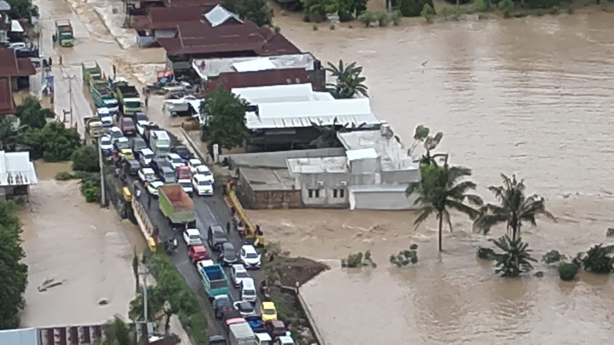 Korban Meninggal Akibat Banjir Bandang di Luwu Bertambah Jadi 14 Orang, Helikopter Dikerahkan Evakuasi Warga