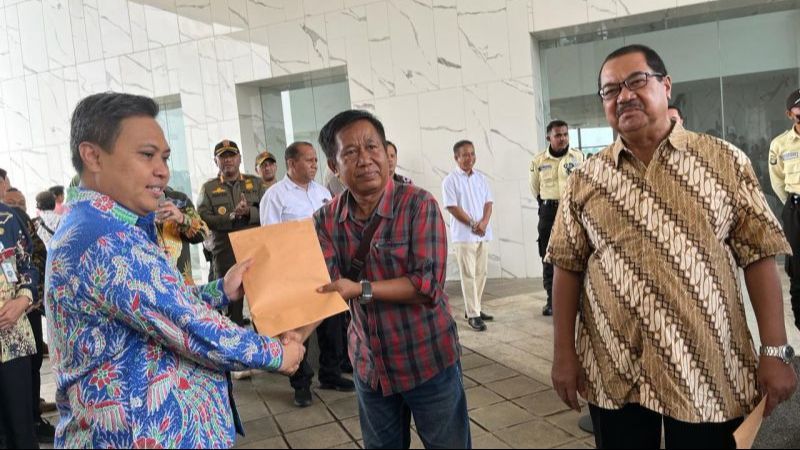 Penggarap Lahan UIII Beri Santunan ke 199 Warga Terdampak Pembangunan Kampus