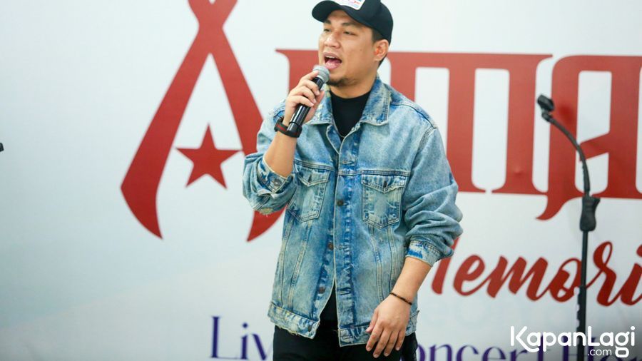 Vokalis Armada Doakan Penonton Konser yang Pacaran Cepat Putus Sampai Bikin Polwan Senyam Senyum, Ternyata Alasannya Luar Biasa