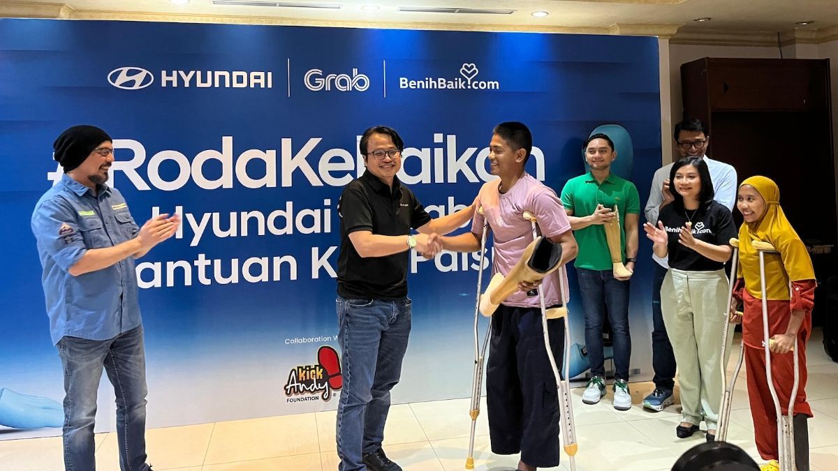 Hyundai dan Grab Salurkan Alat Bantu Gerak serta Kursi Roda kepada Penyandang Disabilitas