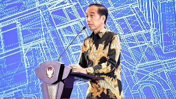 Begini Respons Jokowi Ditanya Rencana Berlabuh ke Partai Lain