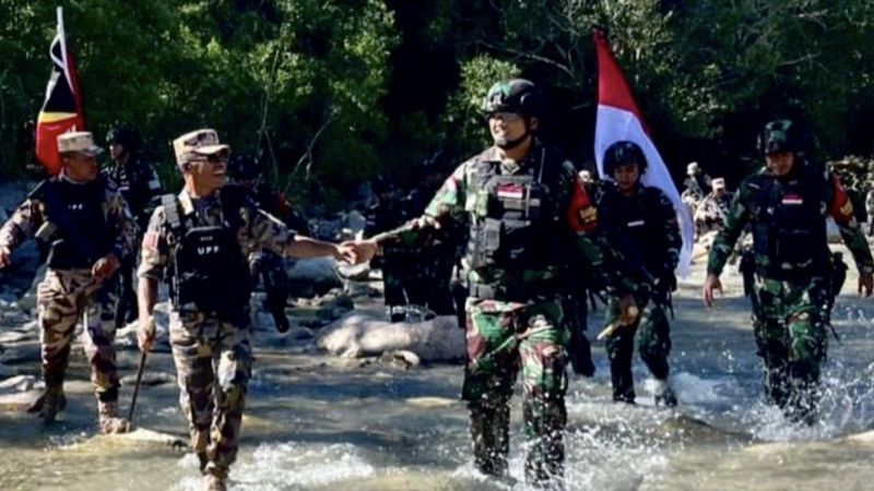 TNI dan Tentara Timor Leste Bersatu Patroli Cek Perbatasan di NTT