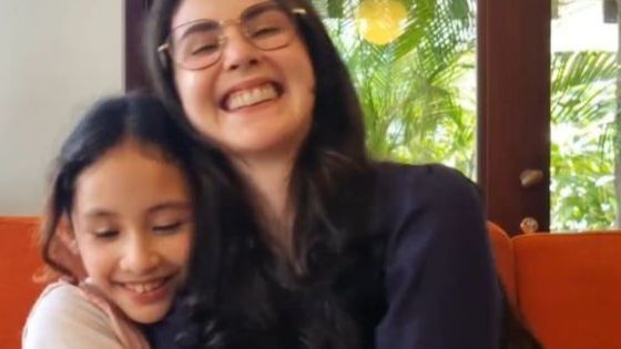 Bak Kakak Adik, 8 Foto Arumi Bachsin Bareng Anak Gadis Yang Beranjak Besar!